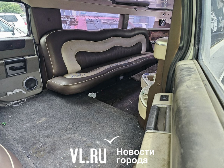 В России лимузин Hummer признали «незаконной постройкой». Как его будут эвакуировать, непонятно